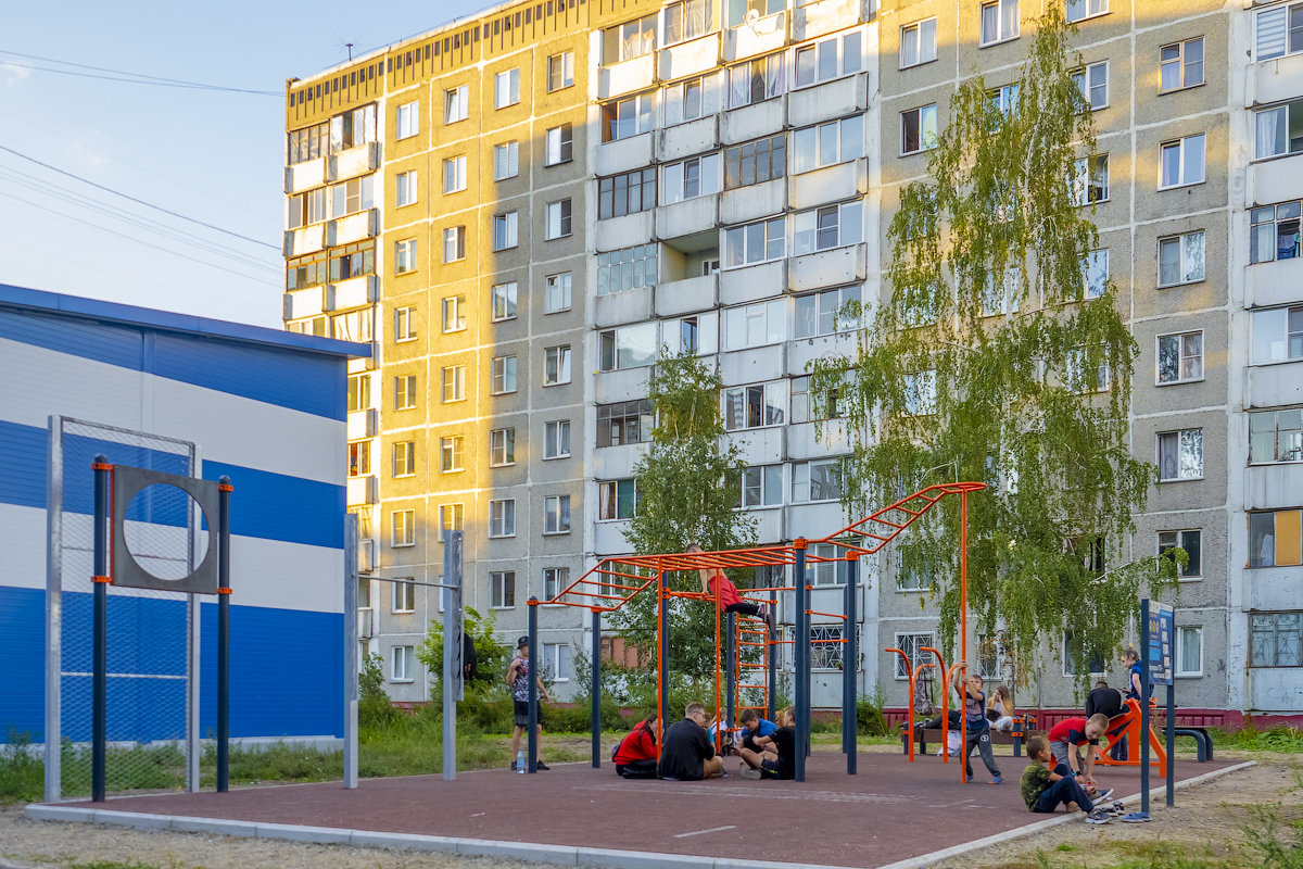 Спортивная площадка воркаут на улице Саввы Кожевникова
